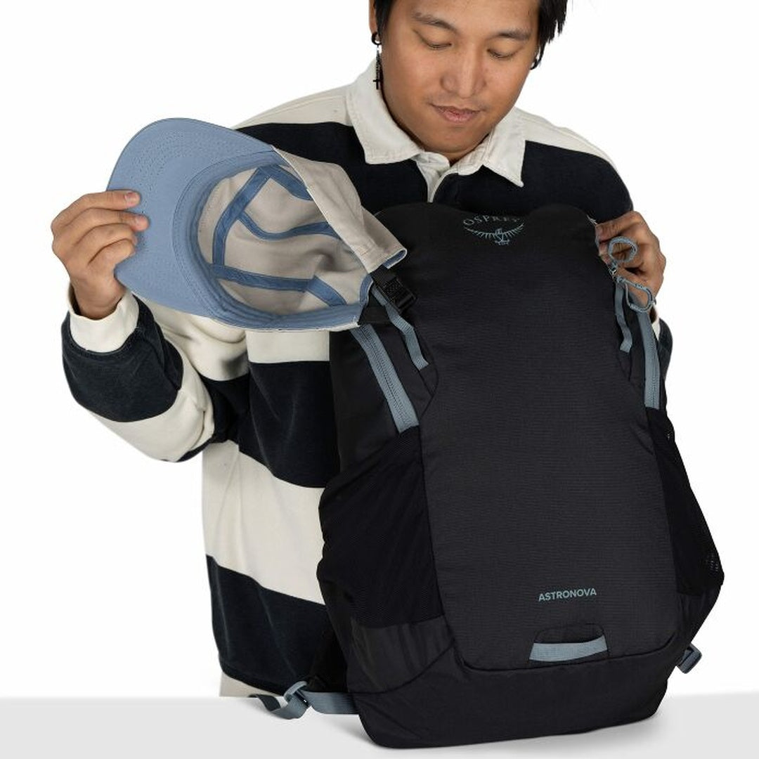 Osprey Astronova — front organisation pocket detail