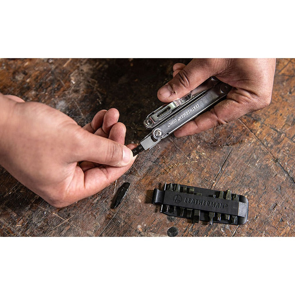 Leatherman Curl – in-use lifestyle view