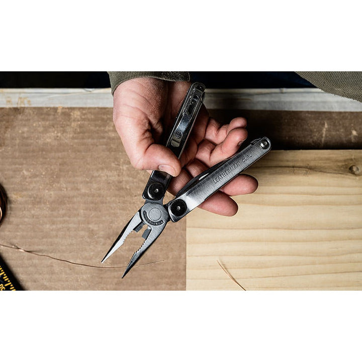 Leatherman Curl – in-use lifestyle view