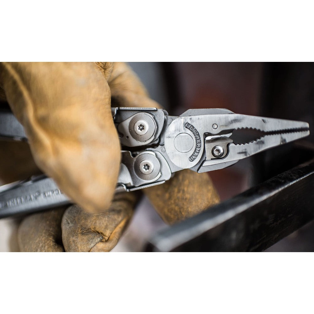 Leatherman Surge – in-use lifestyle view
