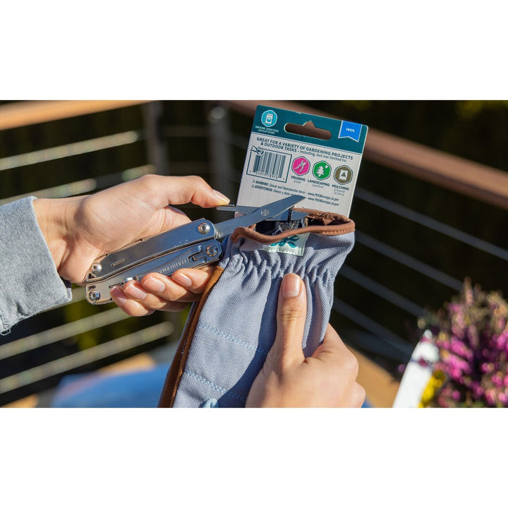 Leatherman Wingman – in-use lifestyle view